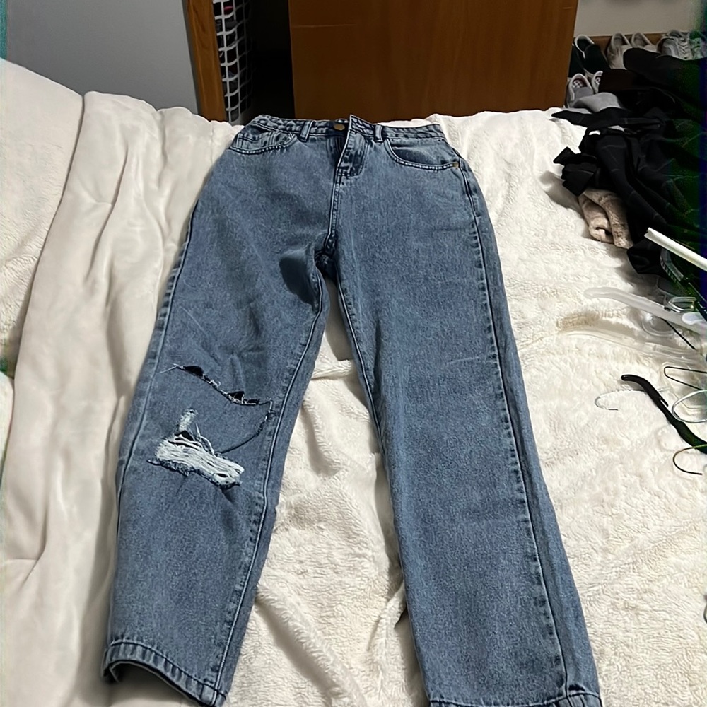 Boyfriend jeans with rips